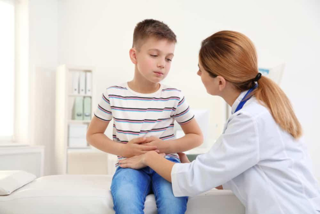 Đau dạ dày ở trẻ em: Nguyên nhân và cách xử lý bạn cần biết