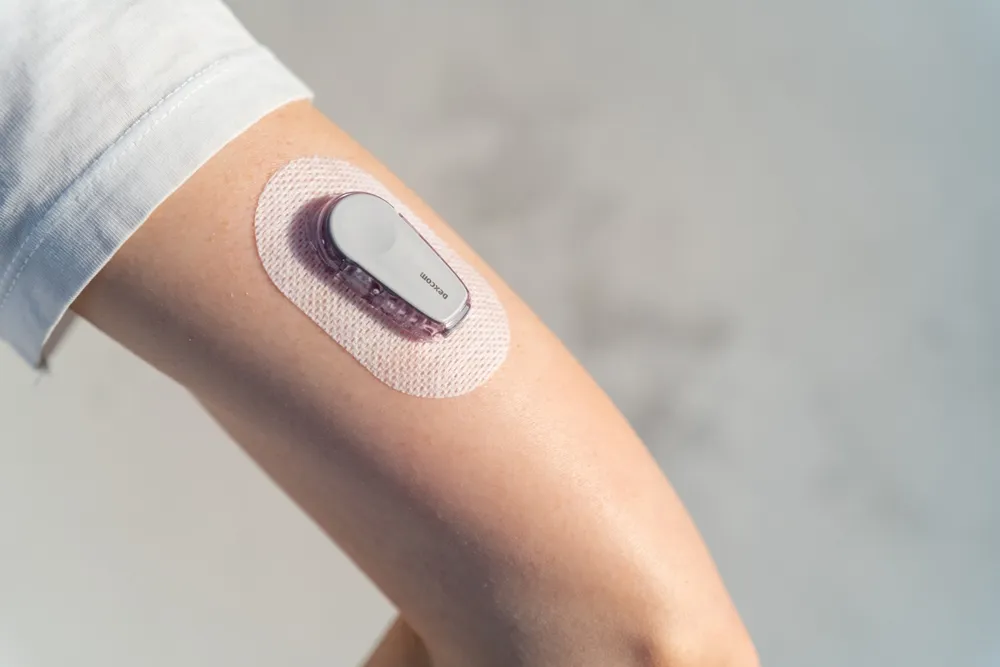 sử dụng máy đo đường huyết không cần lấy máu