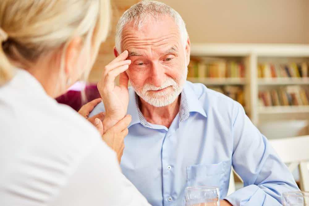 nguyên nhân bệnh Alzheimer do tuổi tác