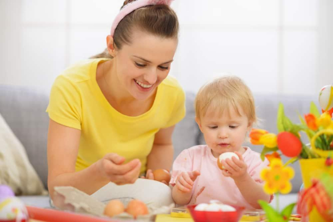 Bé mấy tháng ăn được trứng gà? Cho trẻ ăn trứng thế nào là đúng?