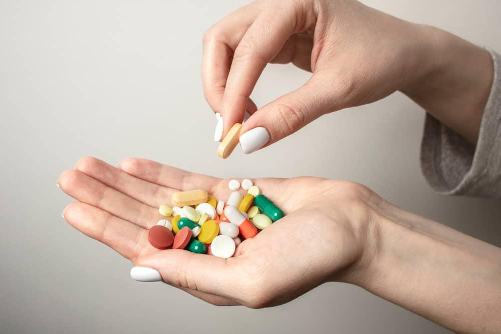 Cách điều trị đau dây thần kinh tọa bằng thuốc