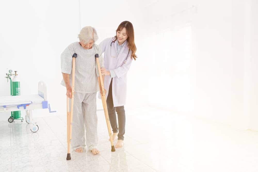 chăm sóc bệnh nhân đột quỵ và tập phục hồi chức năng