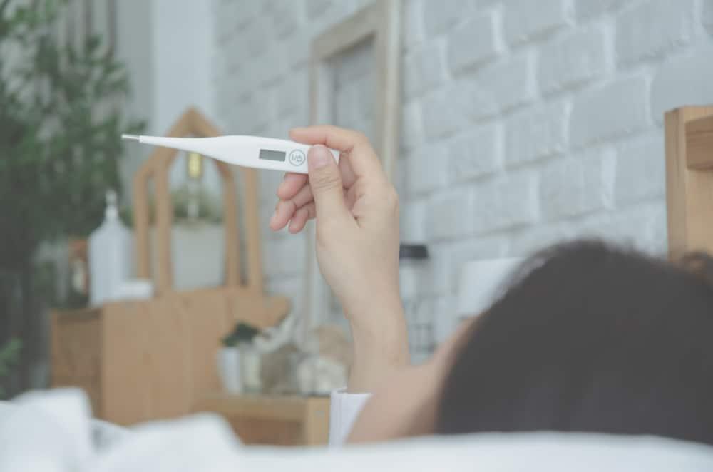 Nhiệt độ cơ thể khi mang thai bao nhiêu là bình thường? Bao nhiêu là sốt?