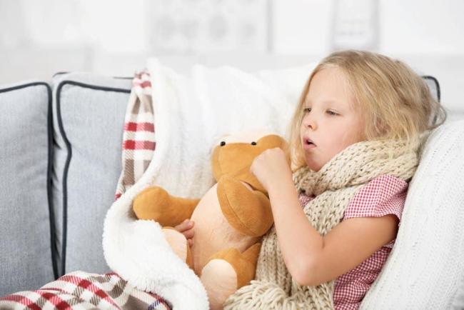Giải đáp thắc mắc: Trẻ ho về đêm phải làm sao, nguyên nhân do đâu?