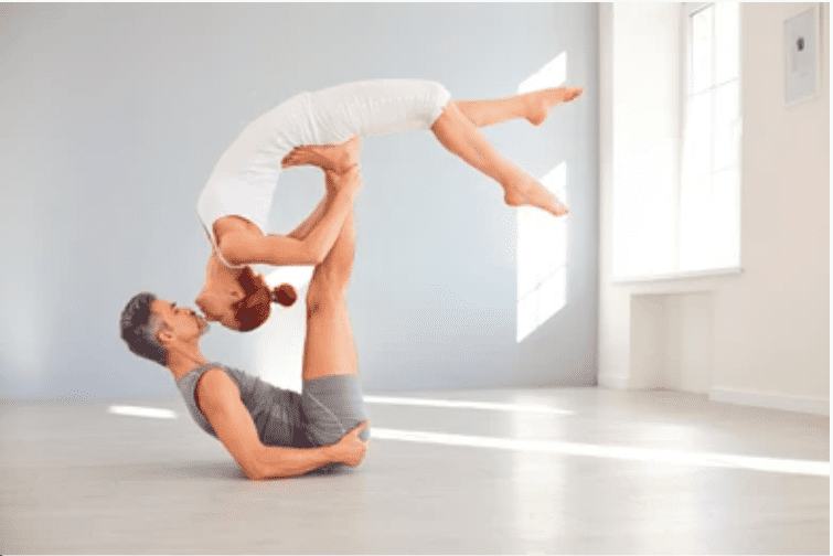 TIPS luyện tập Acro Yoga dành cho người mới bắt đầu