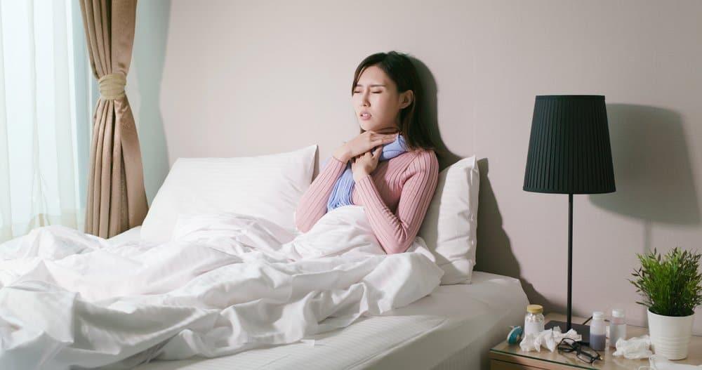 Vì sao bị khô cổ họng khi ngủ? Cách khắc phục hiệu quả là gì?