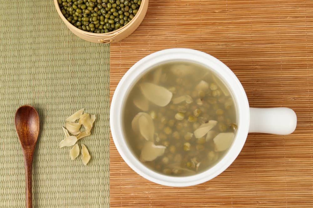 Mách mẹ 3 cách nấu cháo đậu xanh cho bé thơm ngon, bổ dưỡng