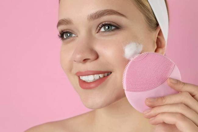 Hé lộ cách sử dụng máy rửa mặt “chuẩn” giúp da sạch sâu, láng mịn