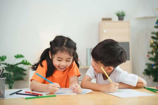 Dấu hiệu trẻ thông minh, cách giúp trẻ phát triển trí thông minh vượt trội