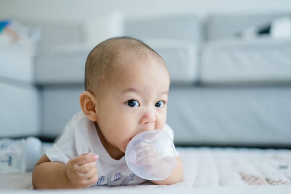 Nuôi con bằng sữa công thức: Điều gì nên và không nên làm?