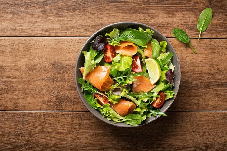 Salad cá hồi: Món ăn khai vị độc đáo cho dịp lễ Tết