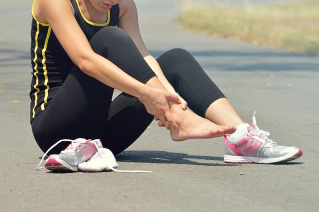 Hướng dẫn sơ cứu và điều trị trật mắt cá chân tại nhà