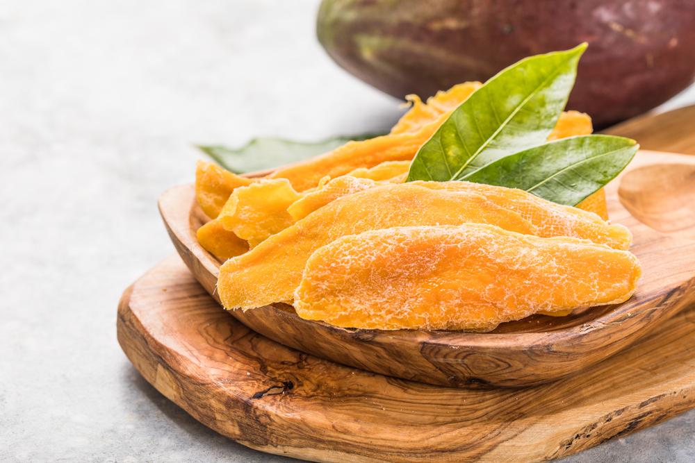 Tết đậm đà với 2 cách làm mứt xoài vàng tươi, thơm ngọt