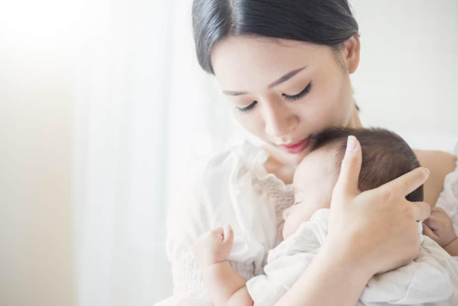 Hỏi đáp bác sĩ: Bé sơ sinh hay xì hơi nhưng không đi cầu được: Nguyên nhân và cách khắc phục?