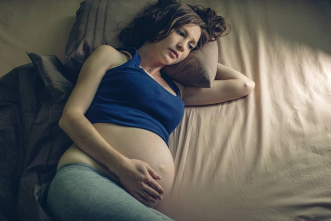 Mẹ bầu thức khuya, ngủ ít có sao không? Làm sao để cải thiện giấc ngủ?