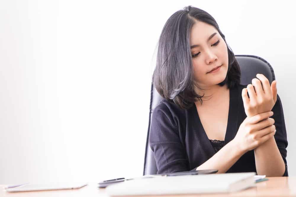 Mẹo nhỏ chữa bong gân cổ tay với các bài tập đơn giản