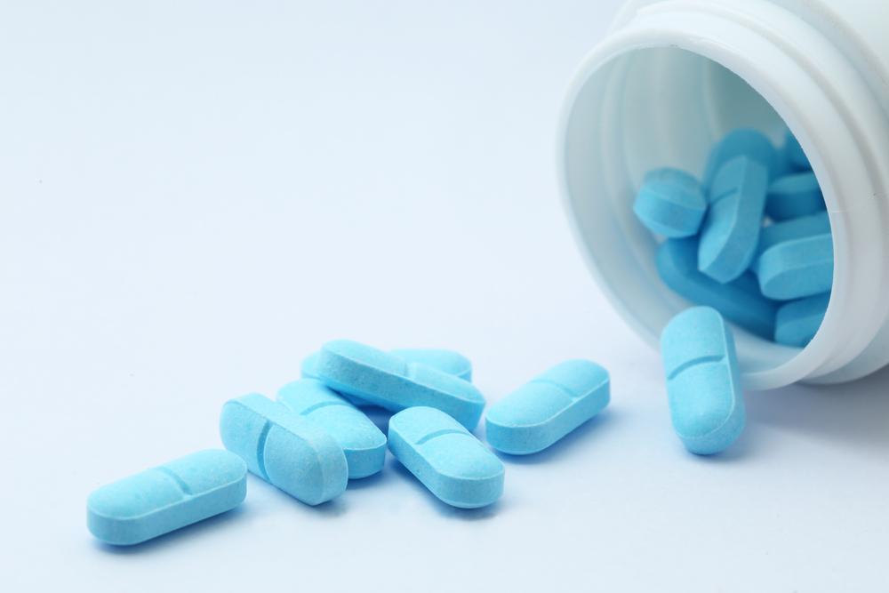 Uống thuốc viêm đường tiết niệu đi tiểu màu xanh là vì sao?