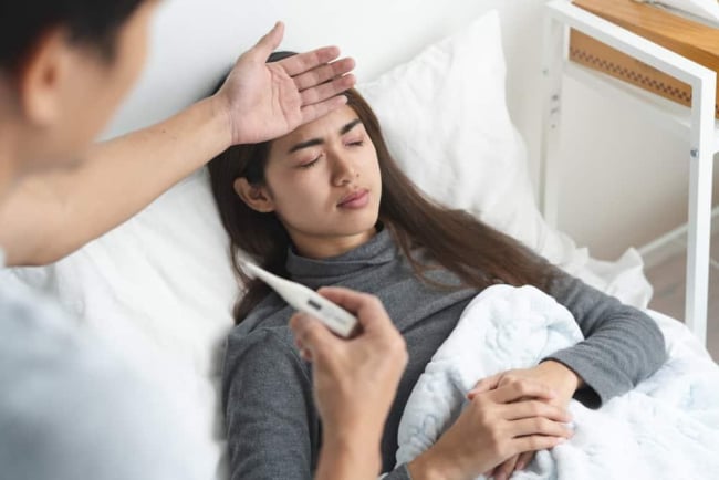 Cảm lạnh có sốt không? Các triệu chứng cảm lạnh và cách chữa sốt tại nhà