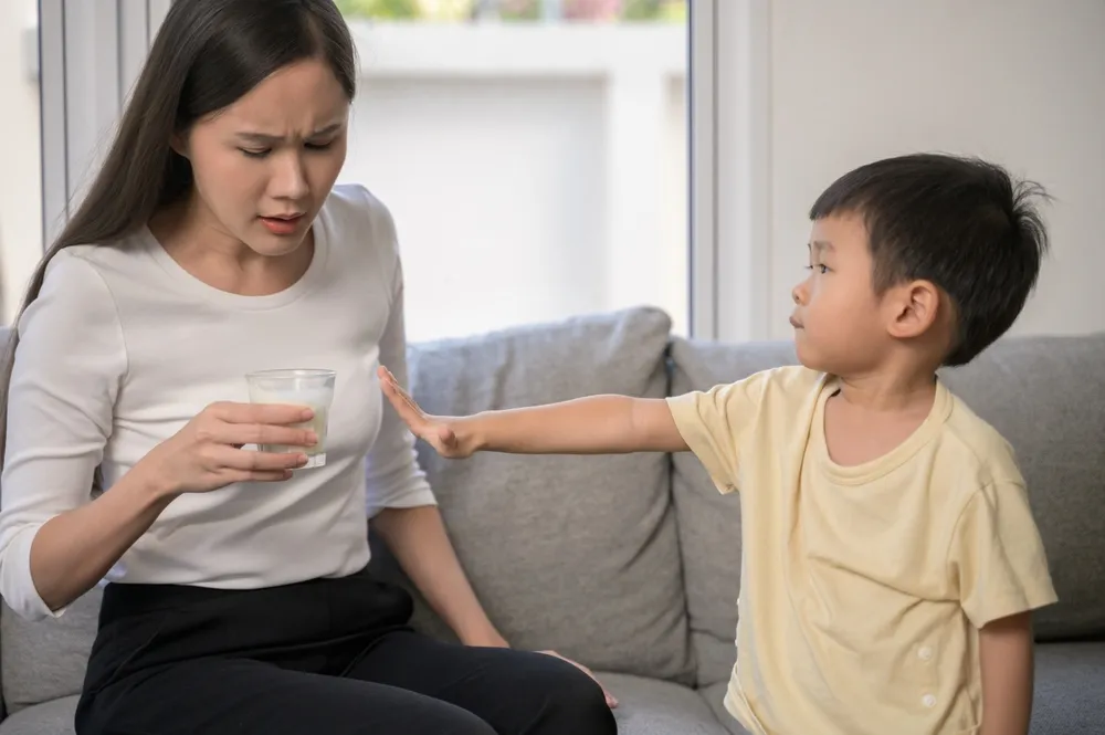 trẻ lười uống sữa