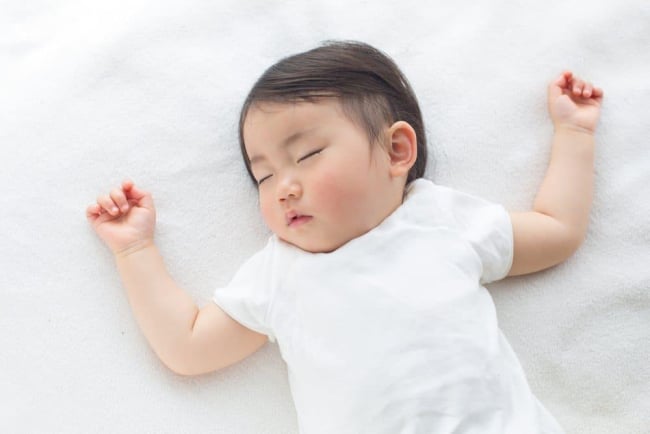 Chăm sóc sau tiêm vacxin cho trẻ đúng cách để bé mau khỏe sau tiêm