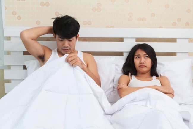 Nam giới cần cảnh giác khi dương vật không cứng được khi quan hệ