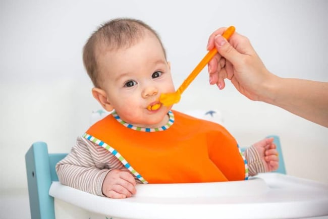 Hỏi đáp Bác sĩ: Với trẻ sinh non, khi nào nên cho bé ăn dặm là tốt nhất?
