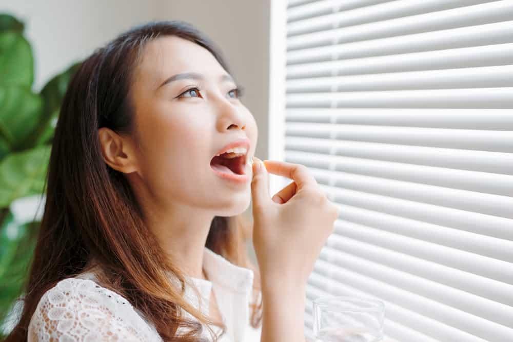 Hỏi đáp chuyên gia: Nên uống vitamin A trước hay sau bữa ăn?