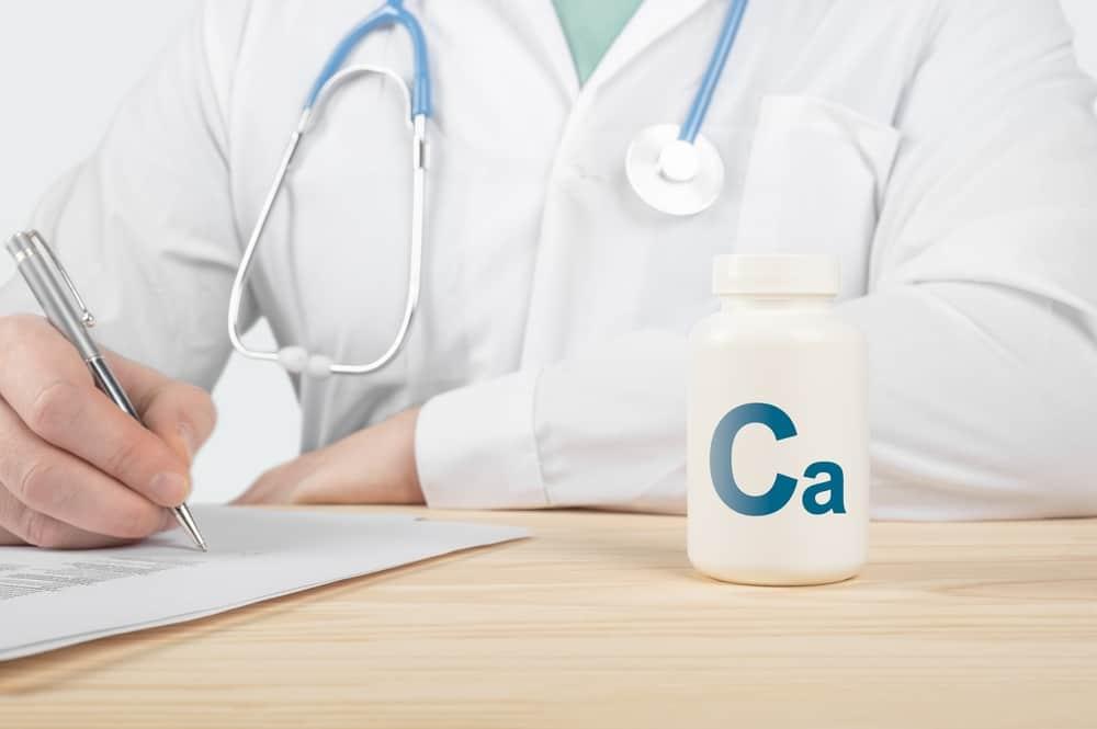 Hỏi đáp Bác sĩ: Uống canxi Corbiere có cần uống thêm Vitamin D không?