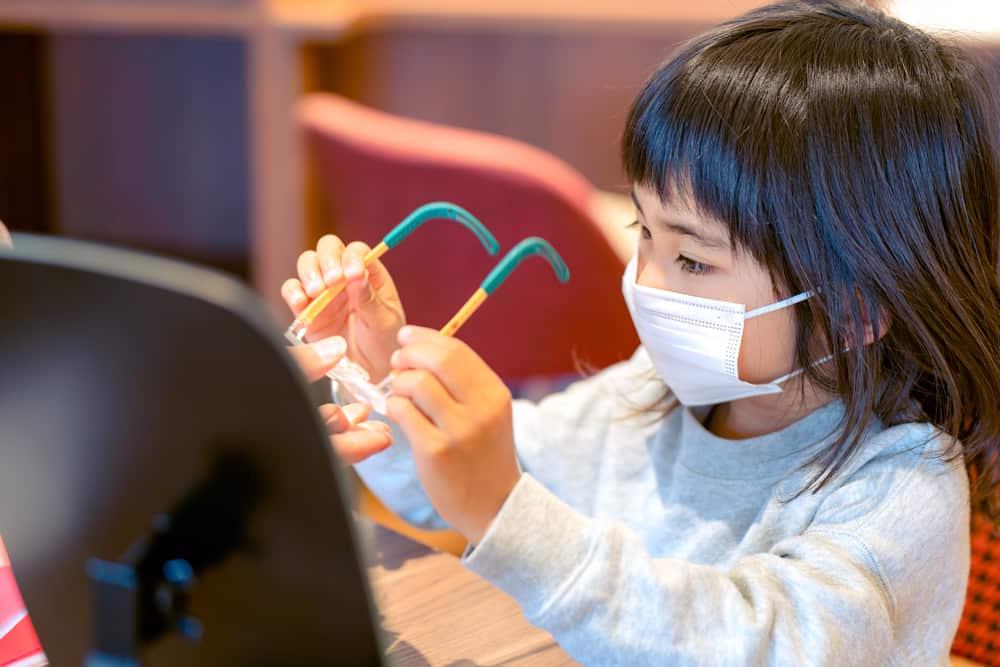 Nhược thị có nên đeo kính không và có phương pháp điều trị nào khác?