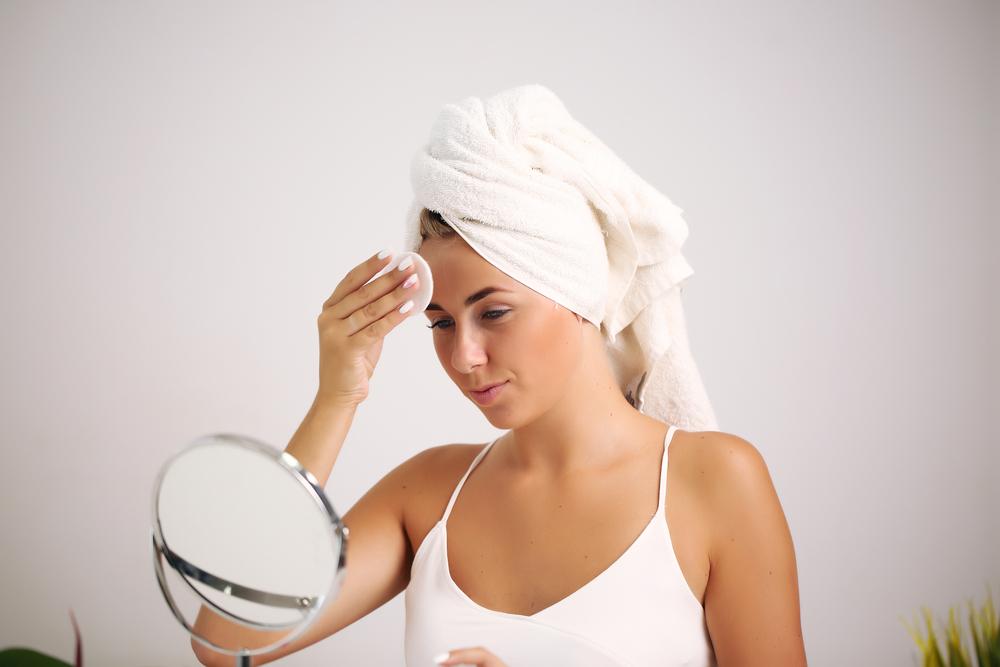 Hỏi đáp bác sĩ: Uống thuốc tránh thai bị nám da phải làm sao?