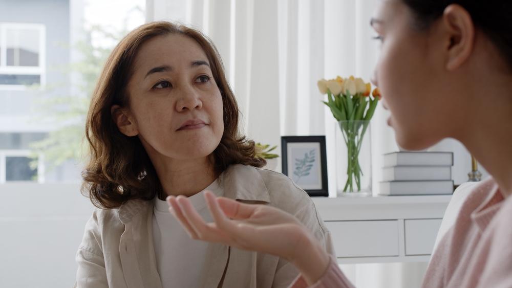 Cách nói chuyện với người trầm cảm: 9 điều giúp họ vượt qua khó khăn