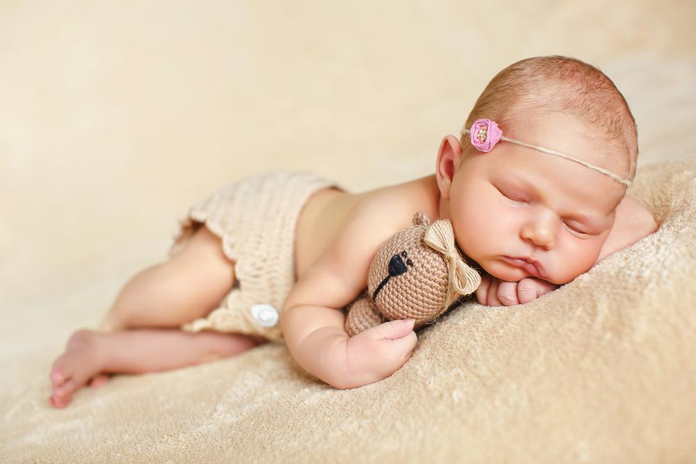 Cách vệ sinh vùng kín cho bé gái sơ sinh và những lưu ý cần biết