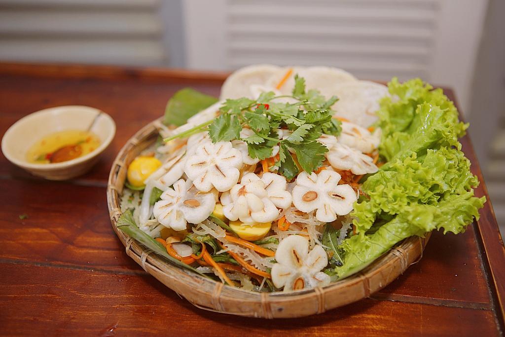 Hướng dẫn chi tiết 3 cách làm gỏi gà măng cụt non độc đáo và đậm đà