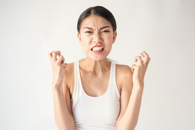 Rối loạn bùng phát gián đoạn: Triệu chứng, nguyên nhân và cách điều trị