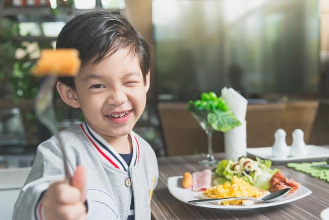 Hỏi đáp Bác sĩ: Trẻ ăn nhiều nhưng không tăng cân phải làm sao?