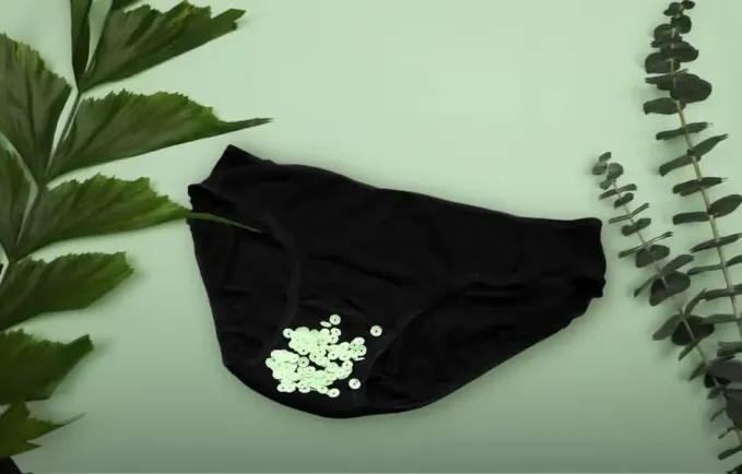 Nước Chảy Ra Từ Vùng Kín