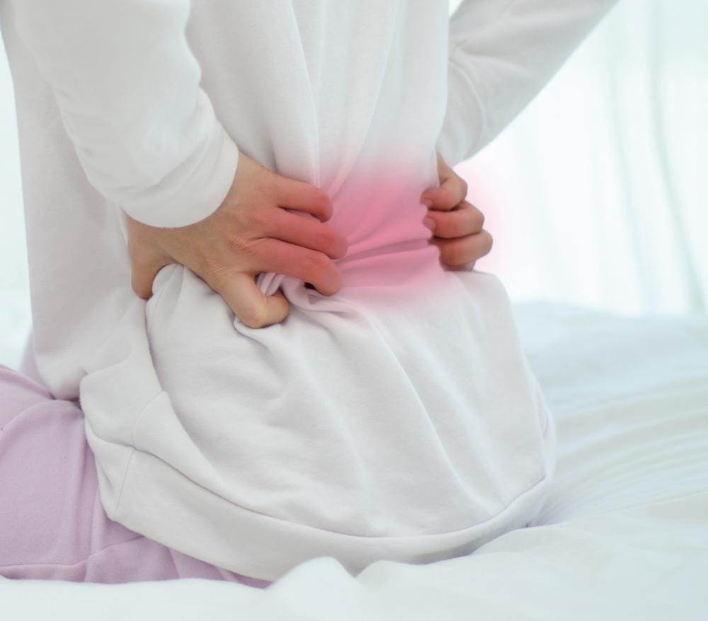 đau lưng dưới gần mông do thoát vị đĩa đệm