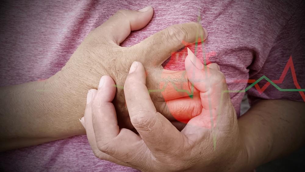 đau ngực bên trái do bệnh tim