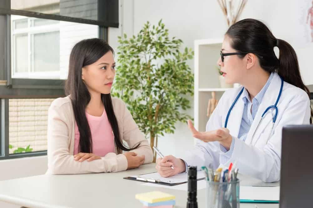 Đang uống thuốc tránh thai hàng ngày có kinh phải làm sao?