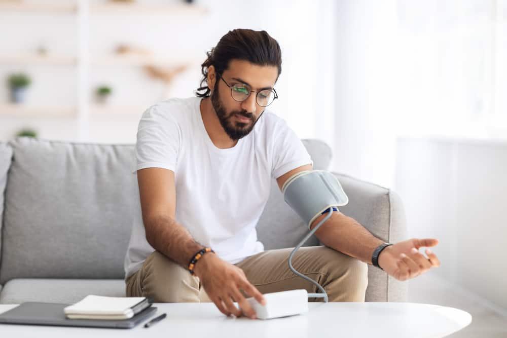 cách làm giảm huyết áp tự kiểm tra tại nhà