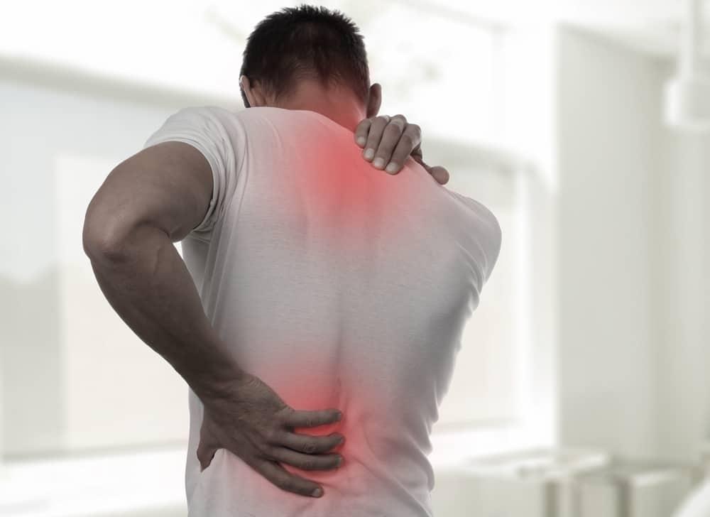 Nóng rát sau lưng là bệnh gì? 5 nguyên nhân thường gặp