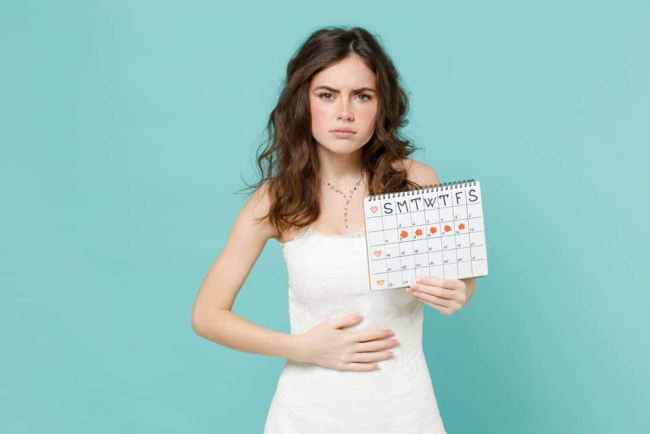 Đến tháng đau bụng buồn nôn - Bạn nên làm gì để giảm khó chịu?