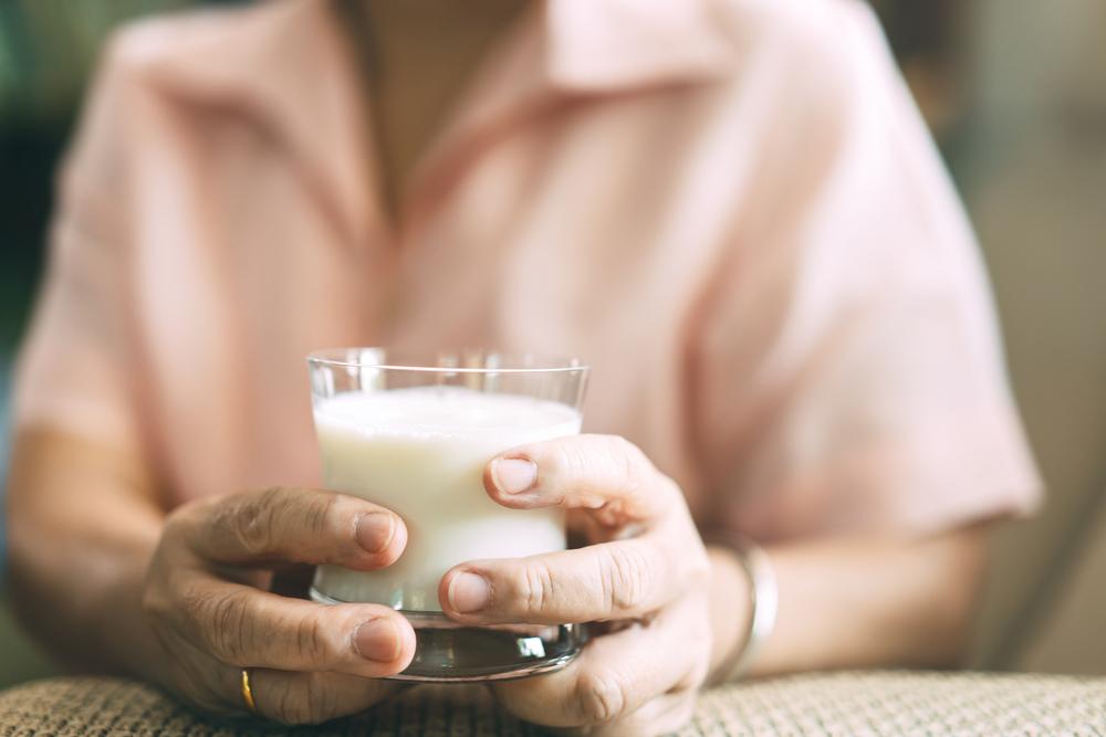 Sữa cho bệnh nhân ung thư loại nào tốt? Review 6 loại sữa dành cho người bị ung thư