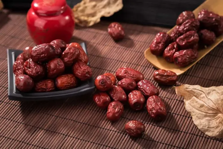 Ăn táo đỏ có tác dụng gì? 8 lợi ích và lưu ý khi ăn ít người biết