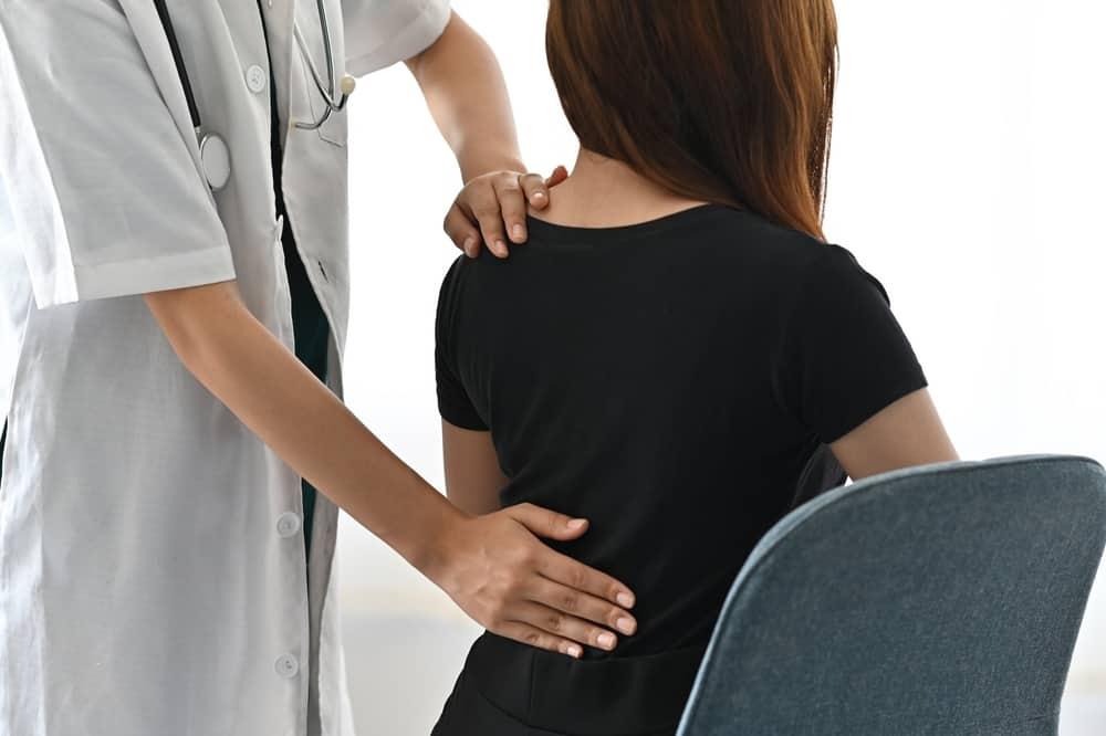 đau lưng dưới bên trái là bệnh gì?