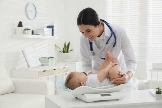 Điều mẹ cần biết: Trẻ sơ sinh tăng cân như thế nào trong năm đầu đời?