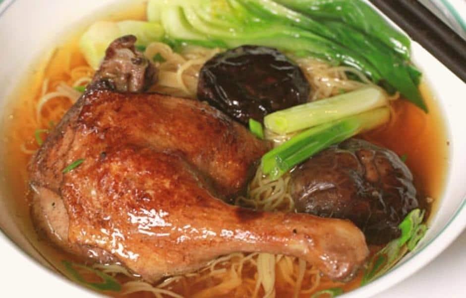 Vịt tiềm thuốc bắc gồm những vị thuốc gì? Cách nấu mì vịt tiềm thuốc bắc