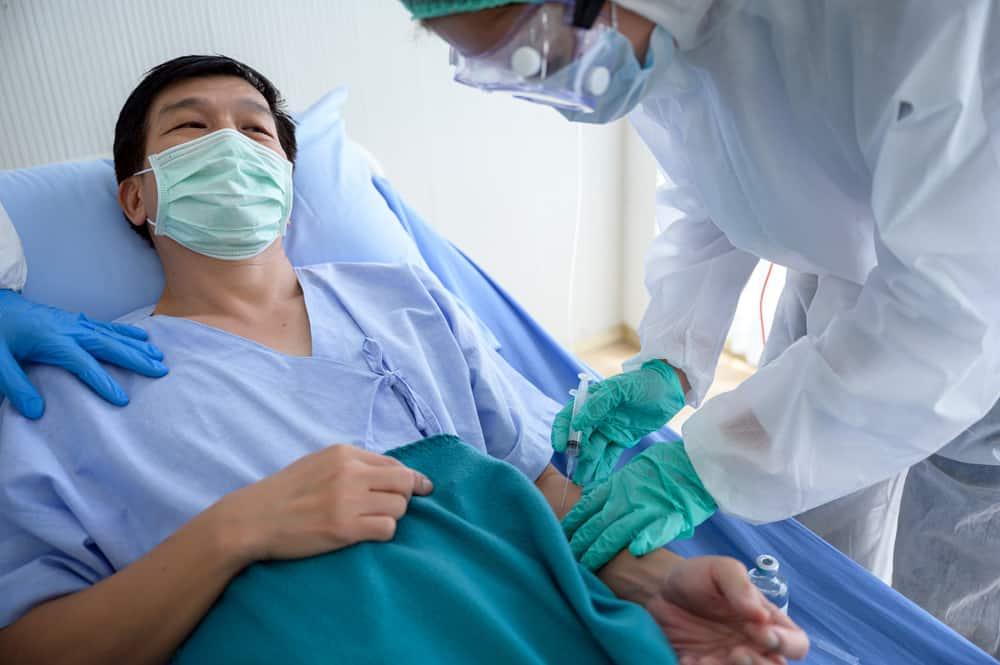 Nhiễm trùng máu sống được bao lâu và những ai có nguy cơ cao tử vong?