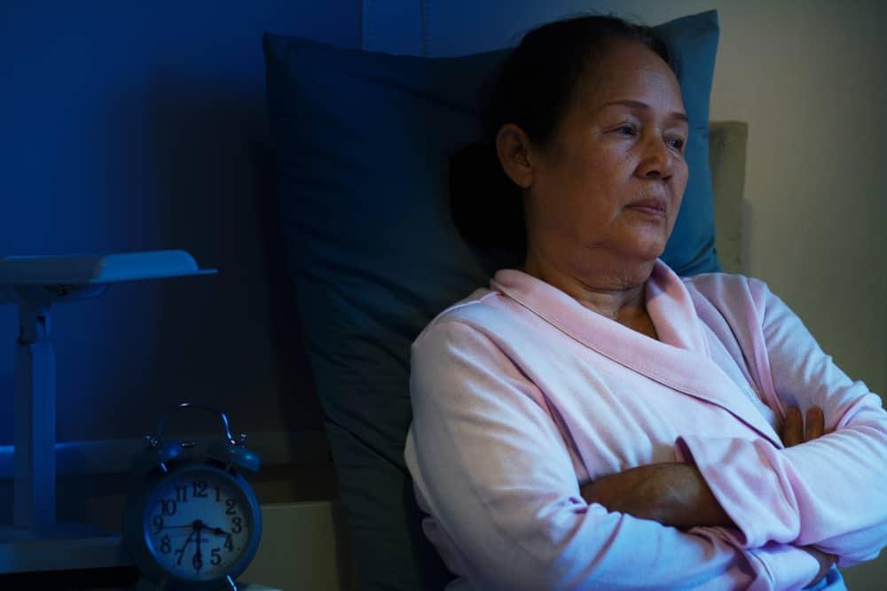 6 cách trị bệnh mất ngủ ở người già hiệu quả không dùng thuốc