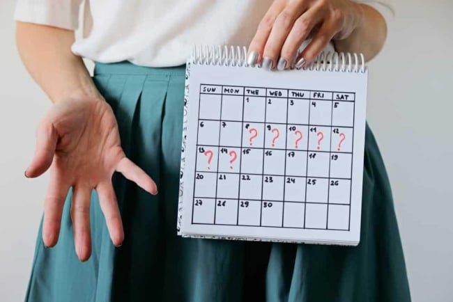 Phụ nữ bị trễ kinh uống gì cho máu ra? 7 thức uống giúp điều hòa kinh nguyệt